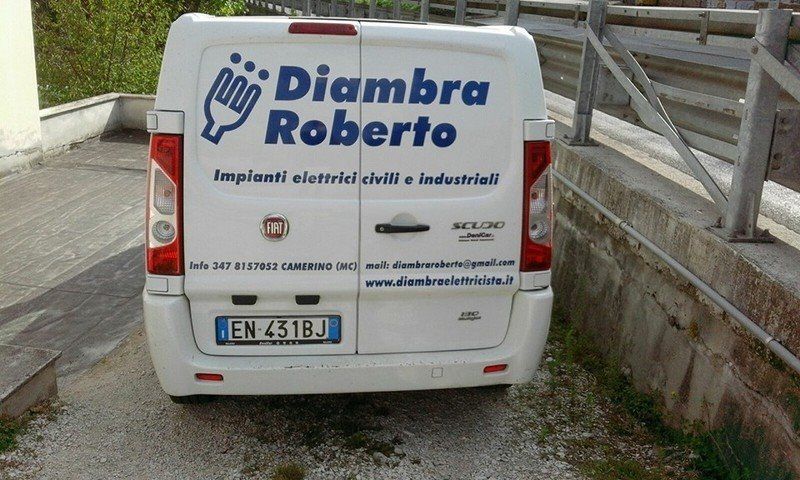 Impianti elettrici civili e industriali DIAMBRA ROBERTO ELETTRICISTA a Camerino